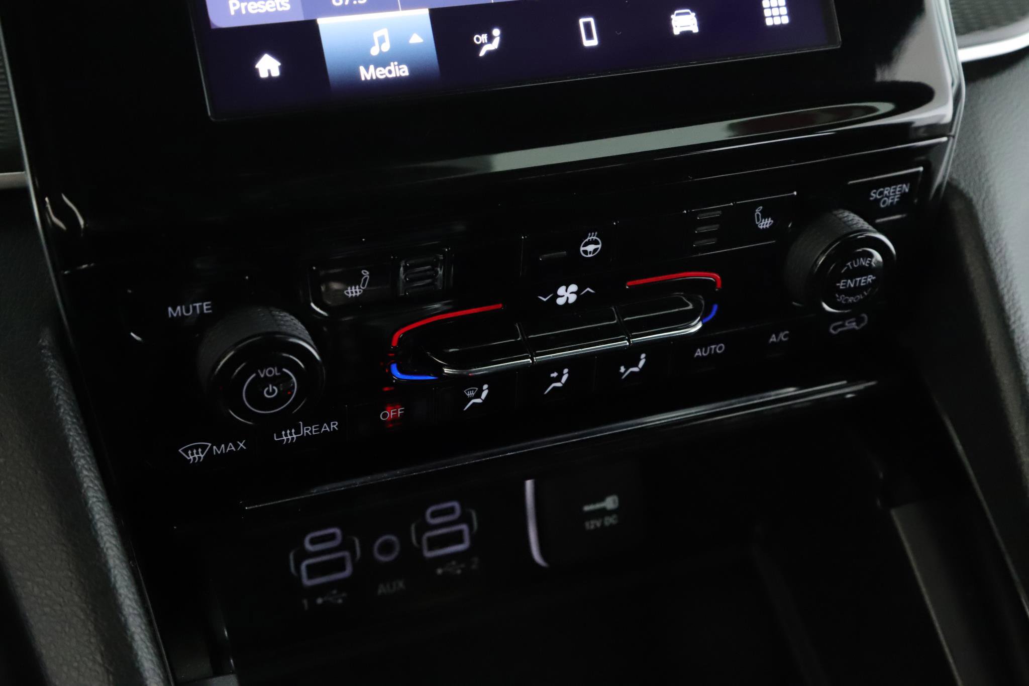 Used 2023 Jeep Grand Cherokee L Laredo image 15