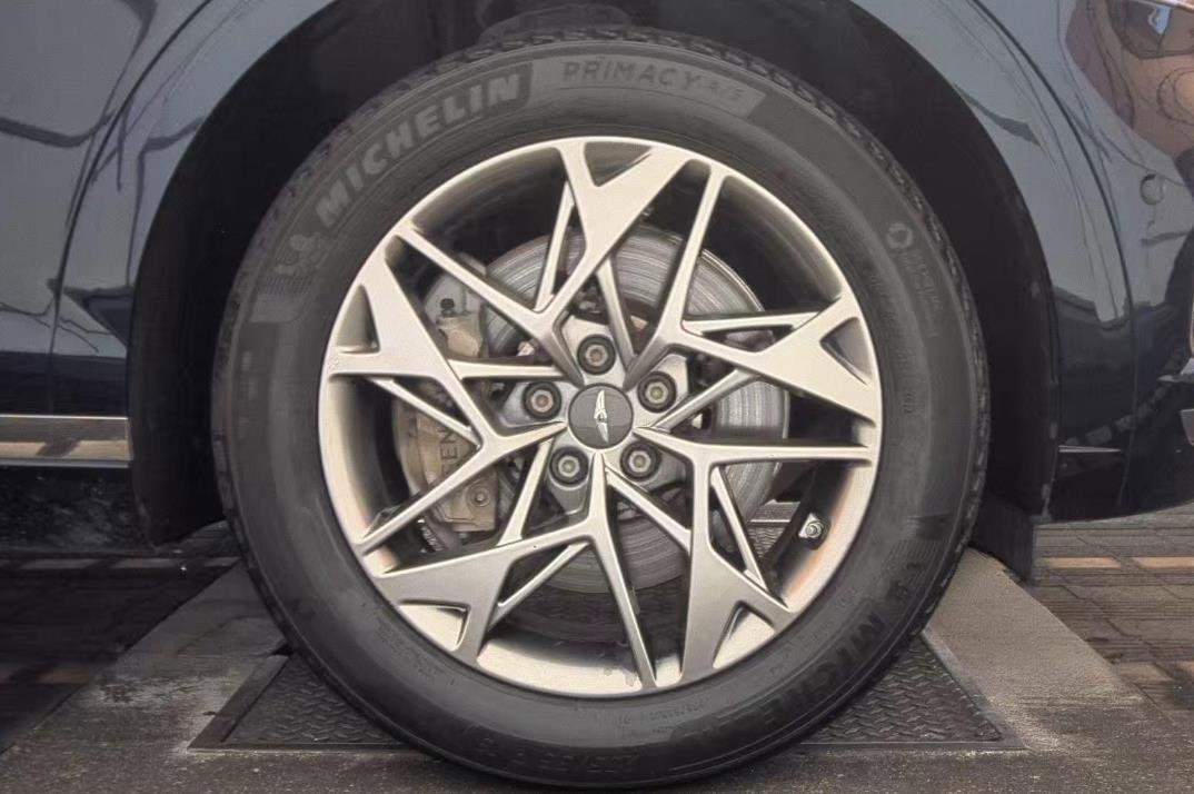 Used 2023 Genesis GV70 2.5T w/ Advanced Package AWD/4WD image 14
