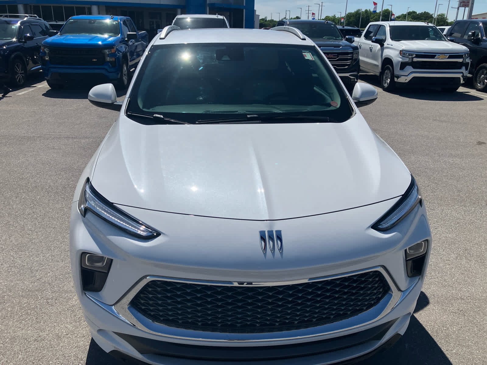 Used 2024 Buick Encore GX Avenir w/ Avenir Convenience Package AWD/4WD image 2