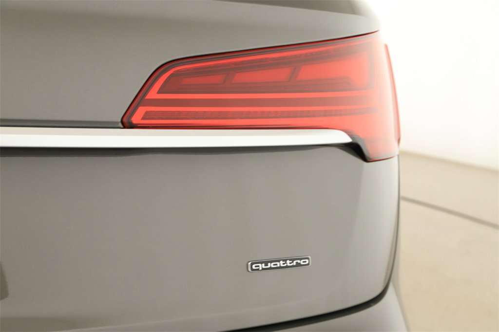 Used 2024 Audi Q5 e Premium w/ Convenience Package image 30