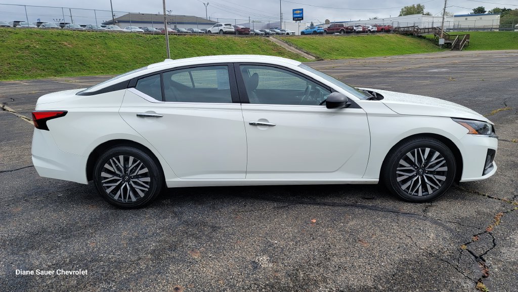 Used 2025 Nissan Altima 2.5 SV FWD image 14