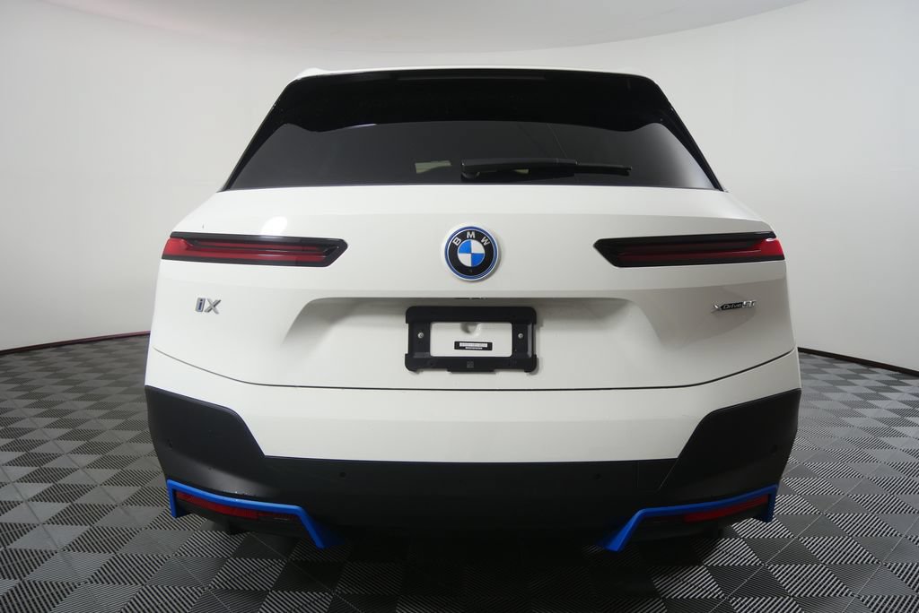 Certified 2023 BMW iX xDrive50 w/ Premium Package AWD/4WD image 4