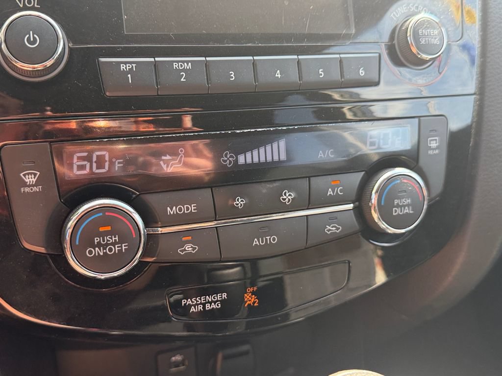 Used 2015 Nissan Rogue SV AWD/4WD image 28