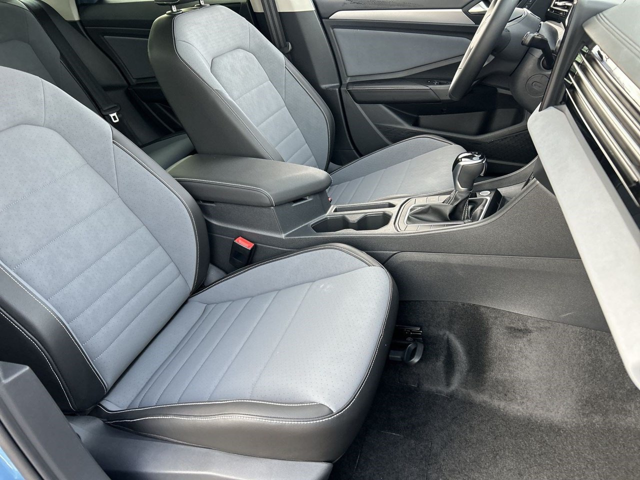 New 2027 Volkswagen Jetta SE FWD image 7