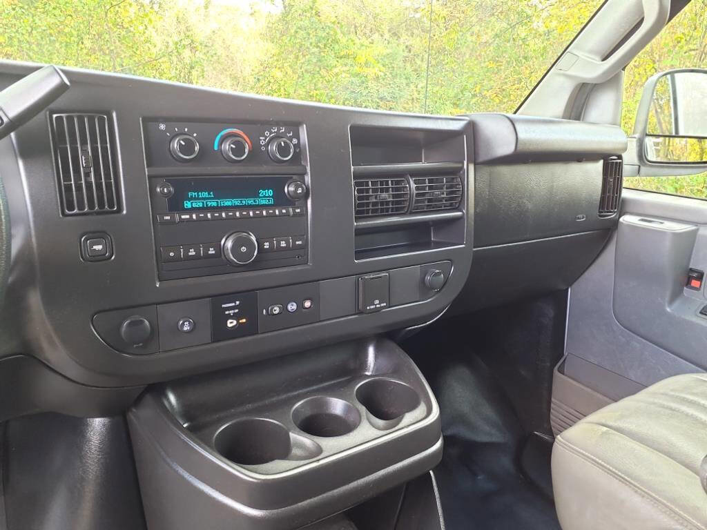 Used 2018 Chevrolet Express 2500 w/ Driver Convenience Package image 16