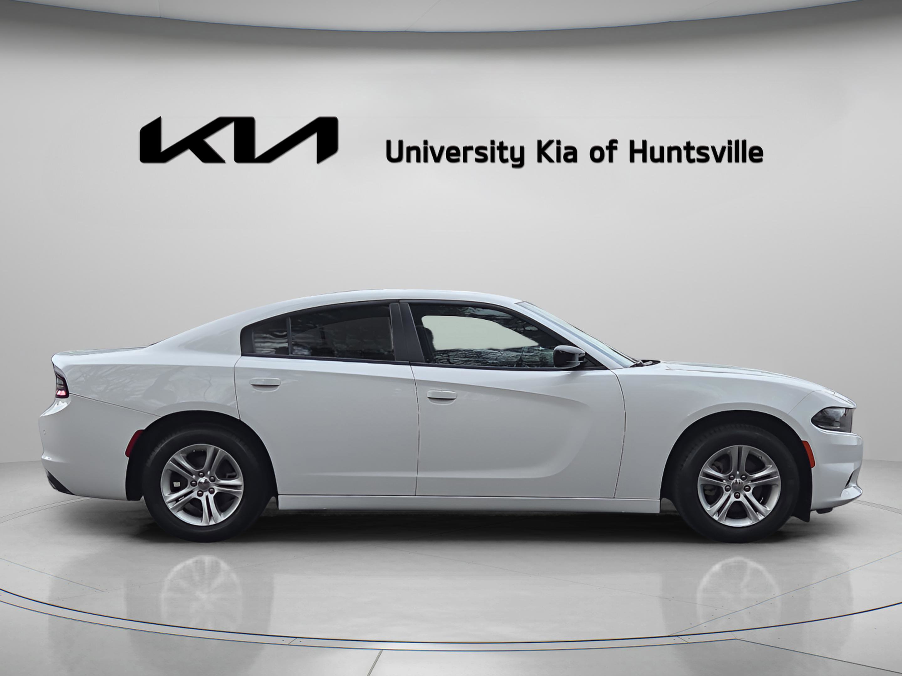 Used 2023 Dodge Charger SXT image 2