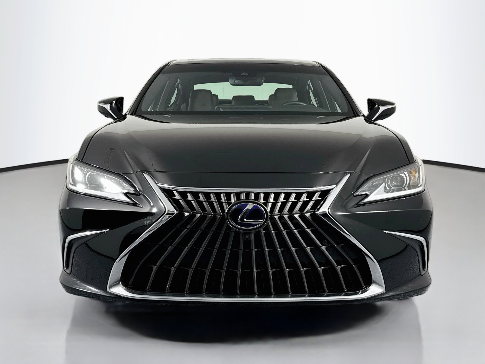 Used 2022 Lexus ES 300h w/ Accessory Package FWD image 2