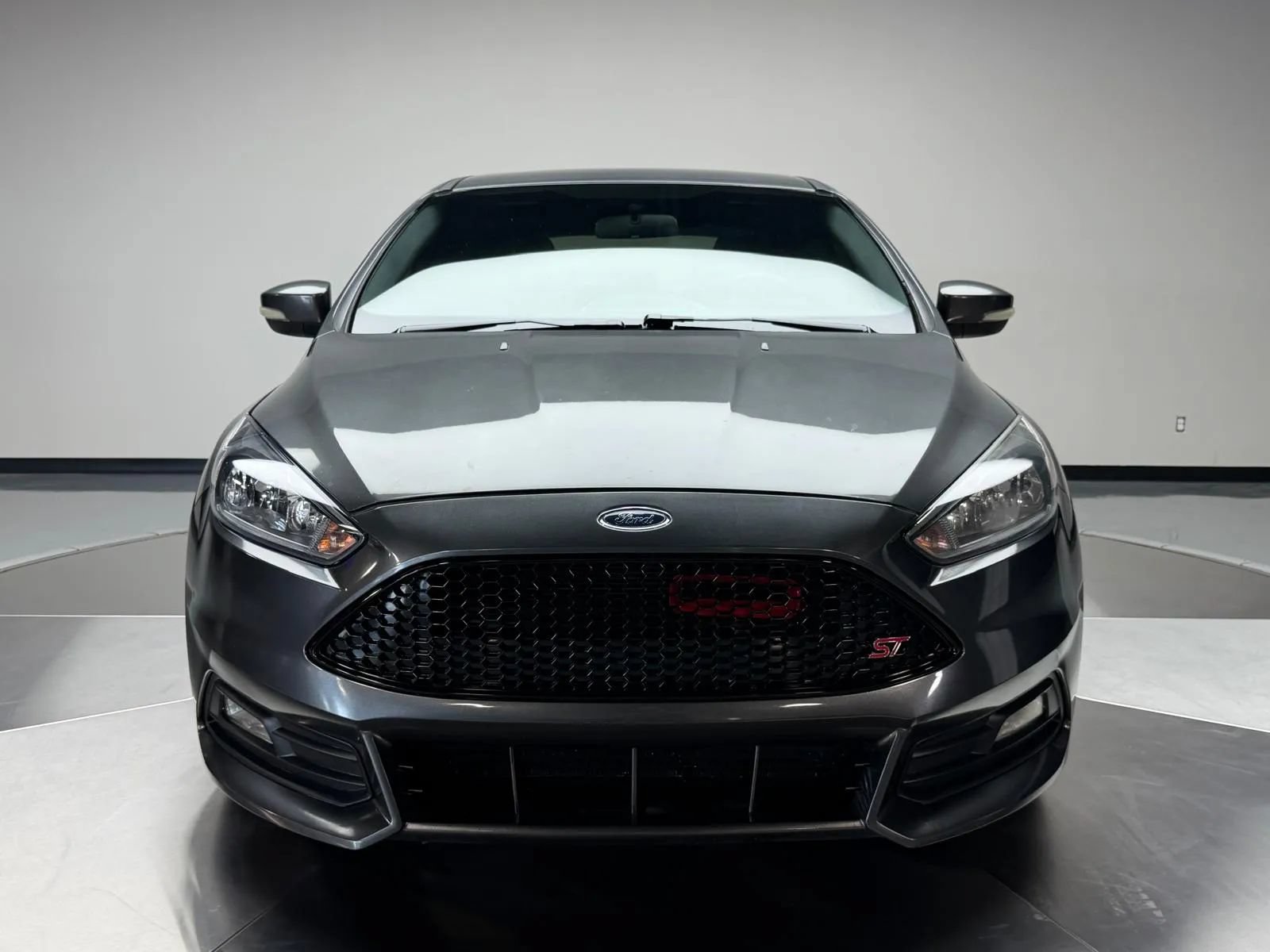 Used 2018 Ford Focus ST FWD image 3