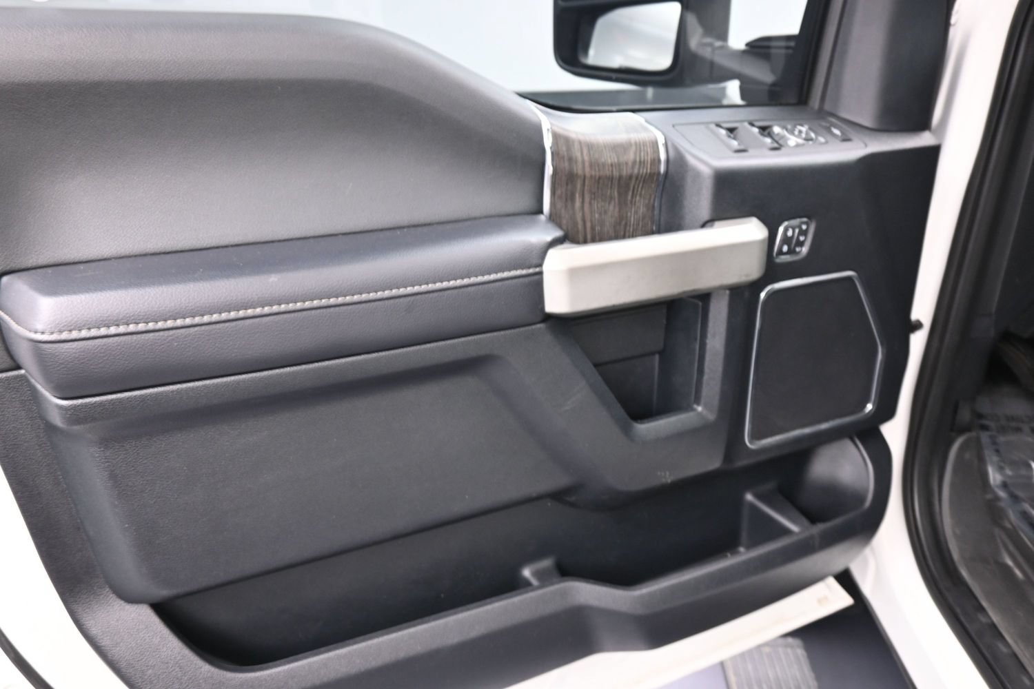 Used 2020 Ford F250 Lariat w/ Lariat Ultimate Package AWD/4WD image 14