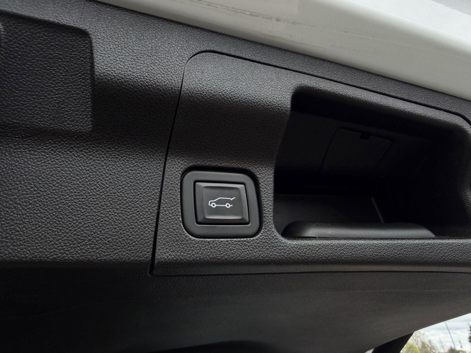 Used 2022 GMC Acadia Denali w/ Denali Technology Package image 32