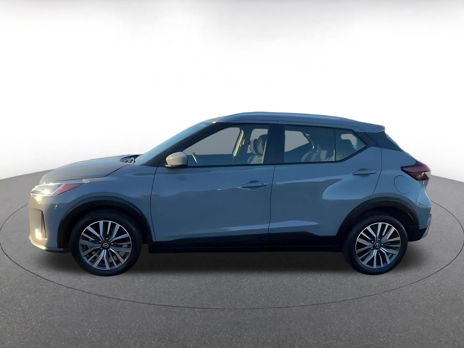 Used 2024 Nissan Kicks SV FWD image 9