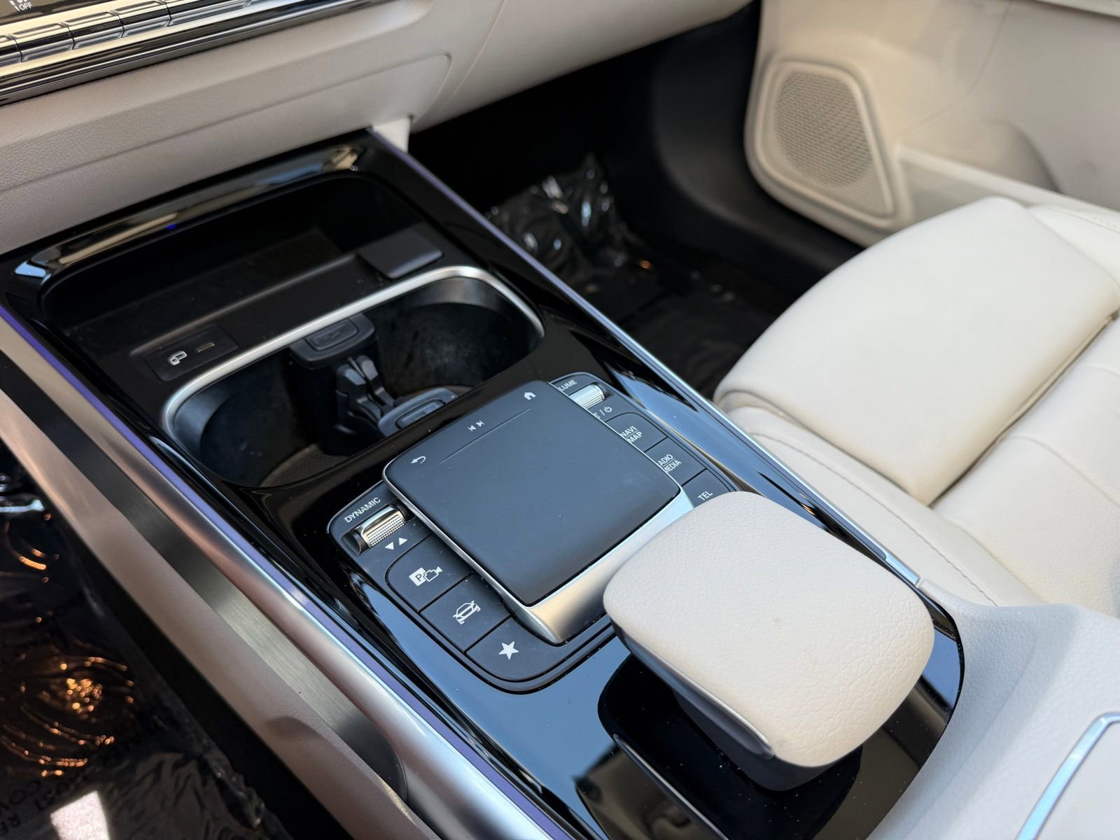 Used 2021 Mercedes-Benz GLB 250 w/ Premium Package image 31