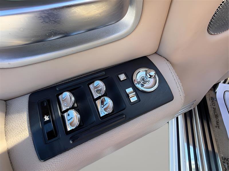 Used 2006 Rolls-Royce Phantom Sedan RWD image 28