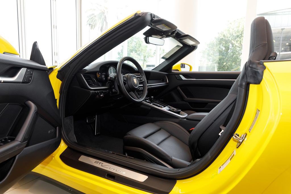 Used 2022 Porsche 911 Carrera RWD image 20