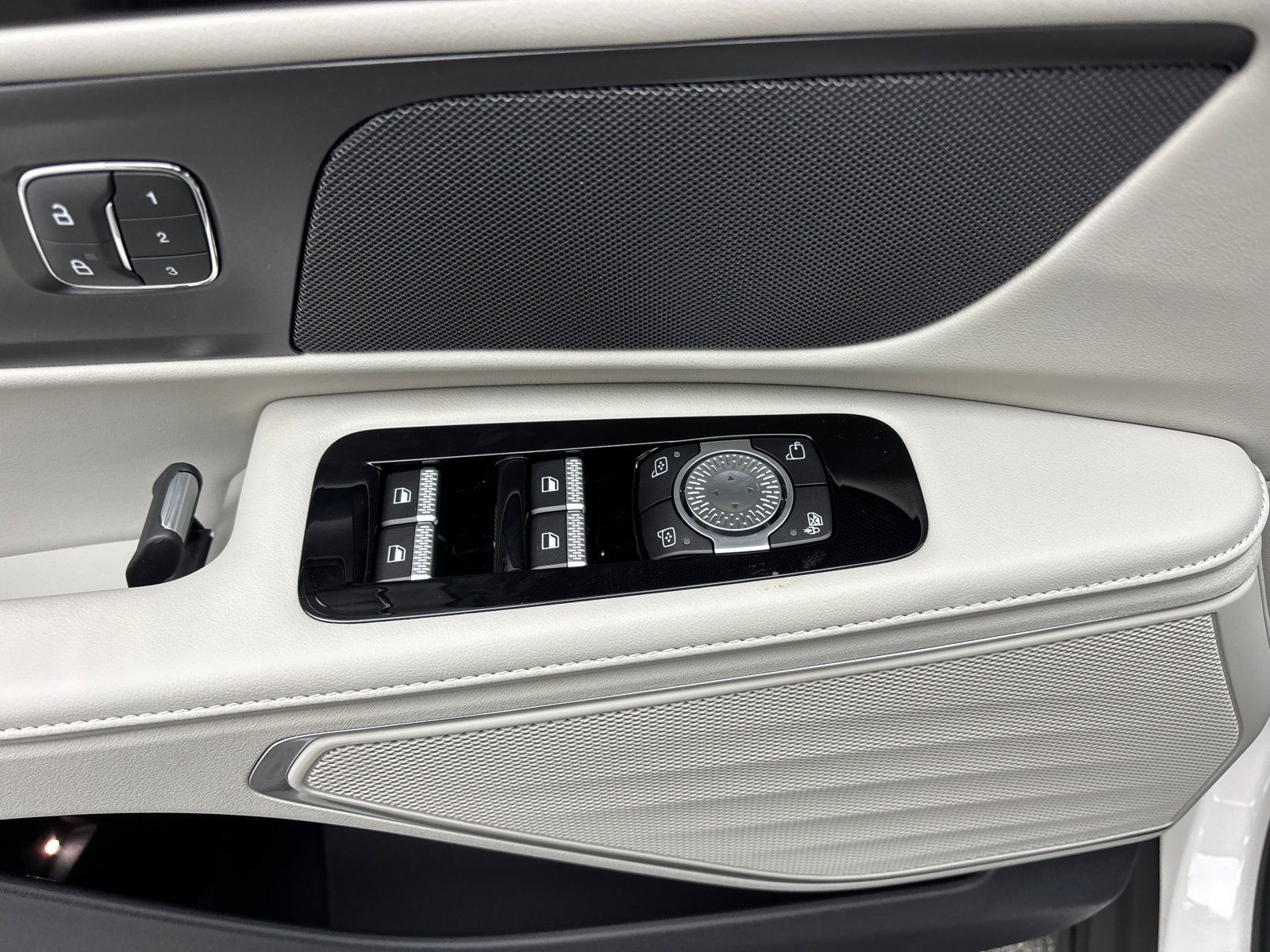 New 2026 Lincoln Nautilus Premier image 13