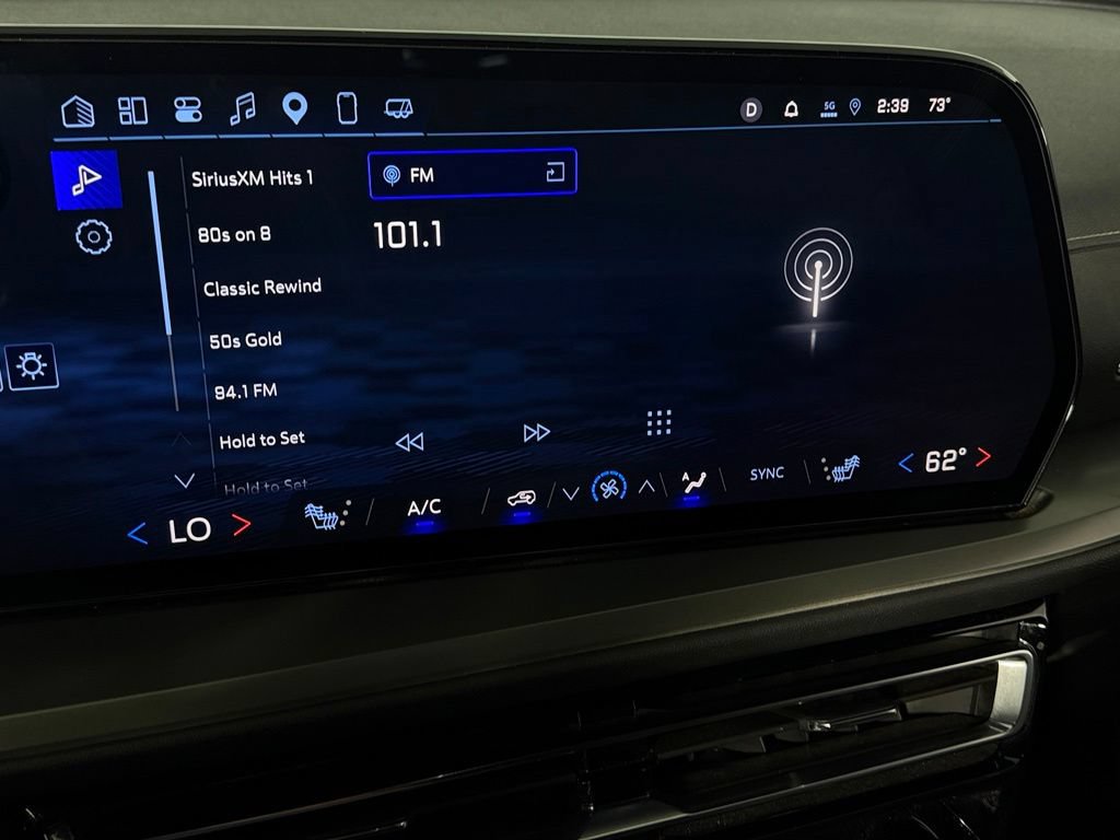 Used 2025 Chevrolet Traverse LT FWD image 18