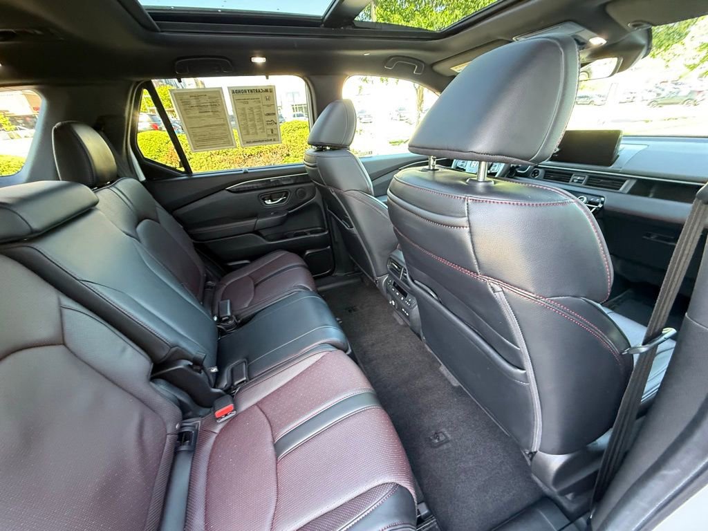 Used 2025 Honda Pilot Black Edition image 41