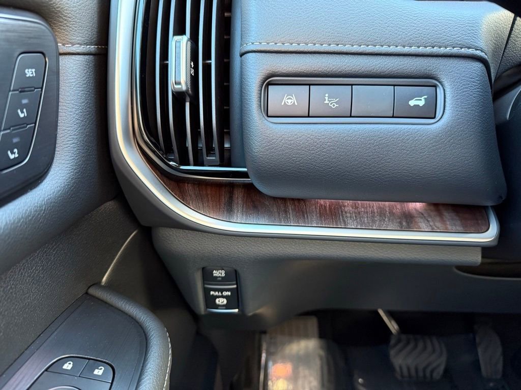 New 2025 Nissan Armada SL w/ Captain's Chari Seat Package image 16