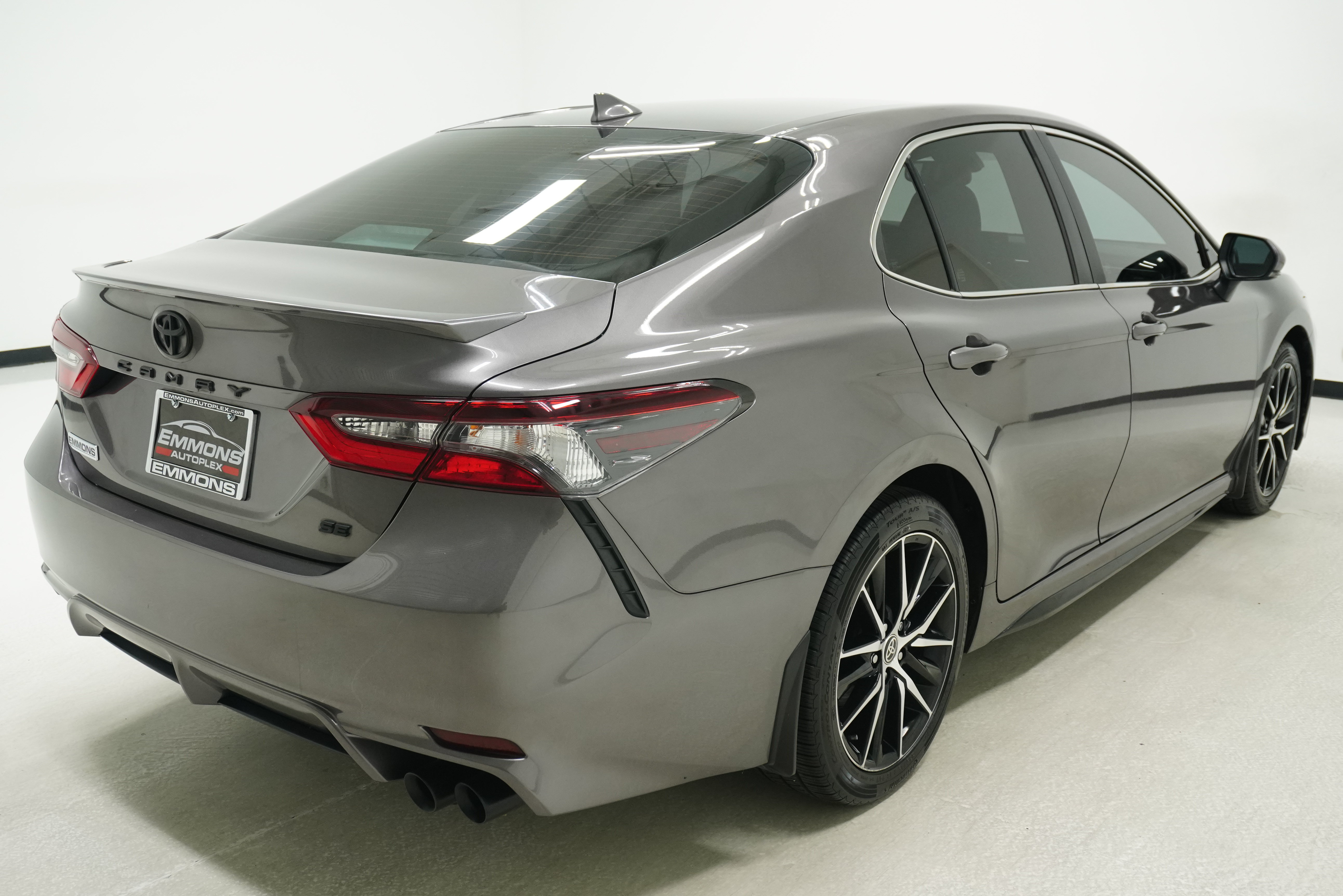 Used 2023 Toyota Camry SE w/ Convenience Package FWD image 4