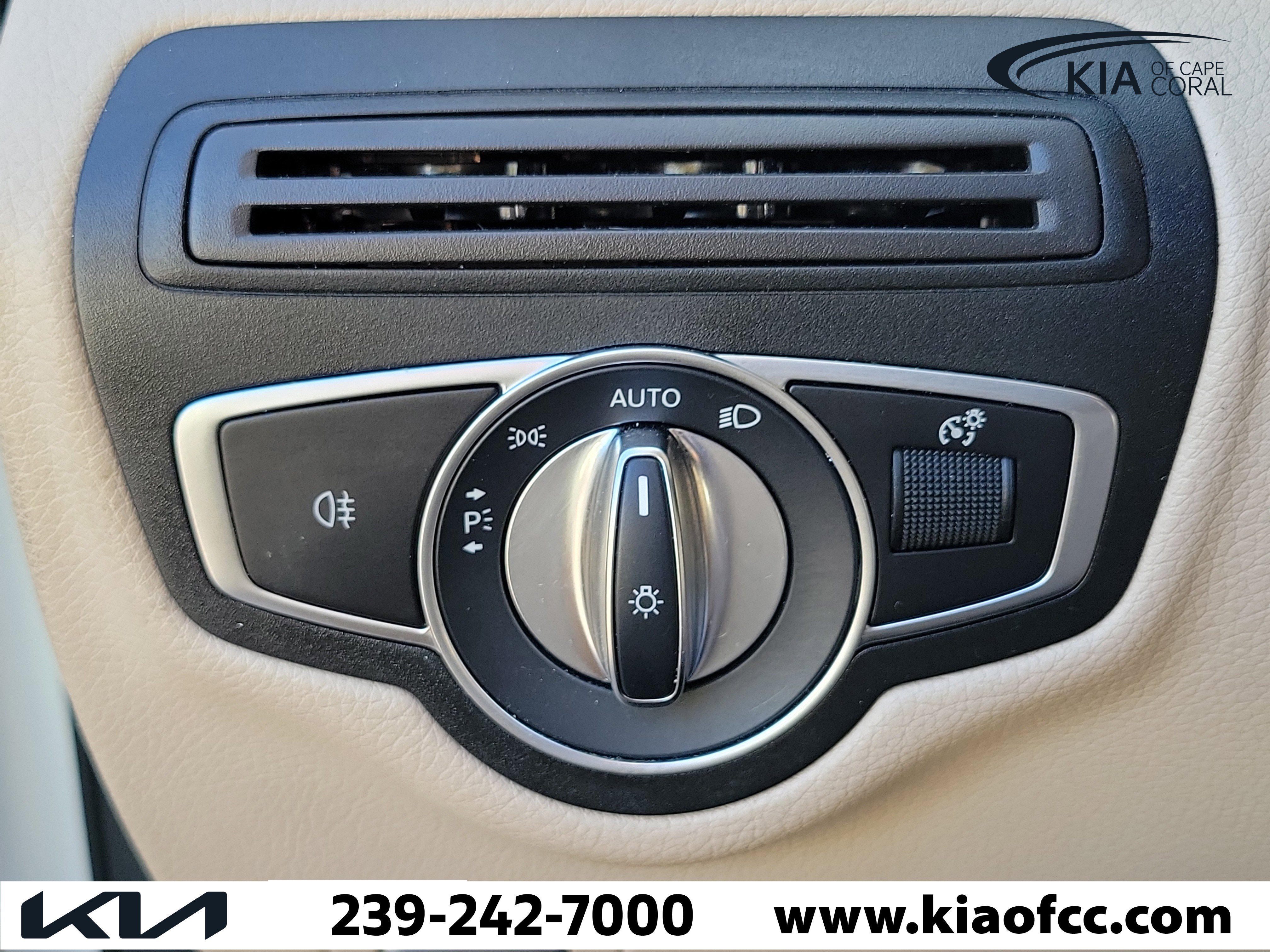 Used 2022 Mercedes-Benz GLC 300 w/ Premium Package Lite image 24