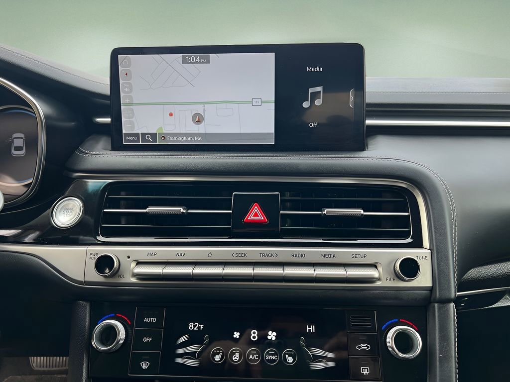 Used 2025 Genesis G70 2.5T image 22