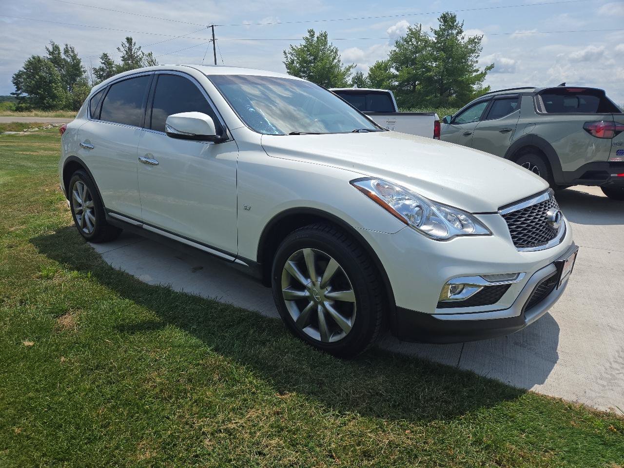 Used 2016 INFINITI QX50 AWD image 3