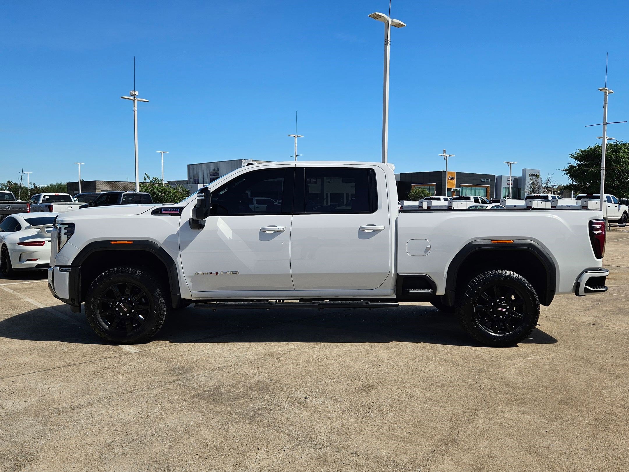 Used 2025 GMC Sierra 2500 AT4 image 12