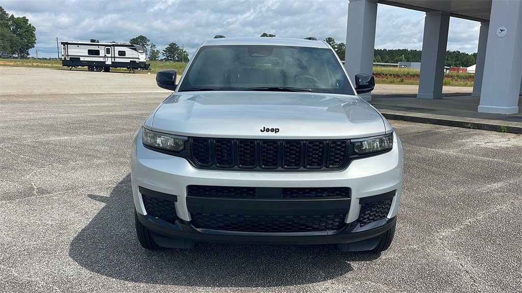 New 2025 Jeep Grand Cherokee L Laredo image 3