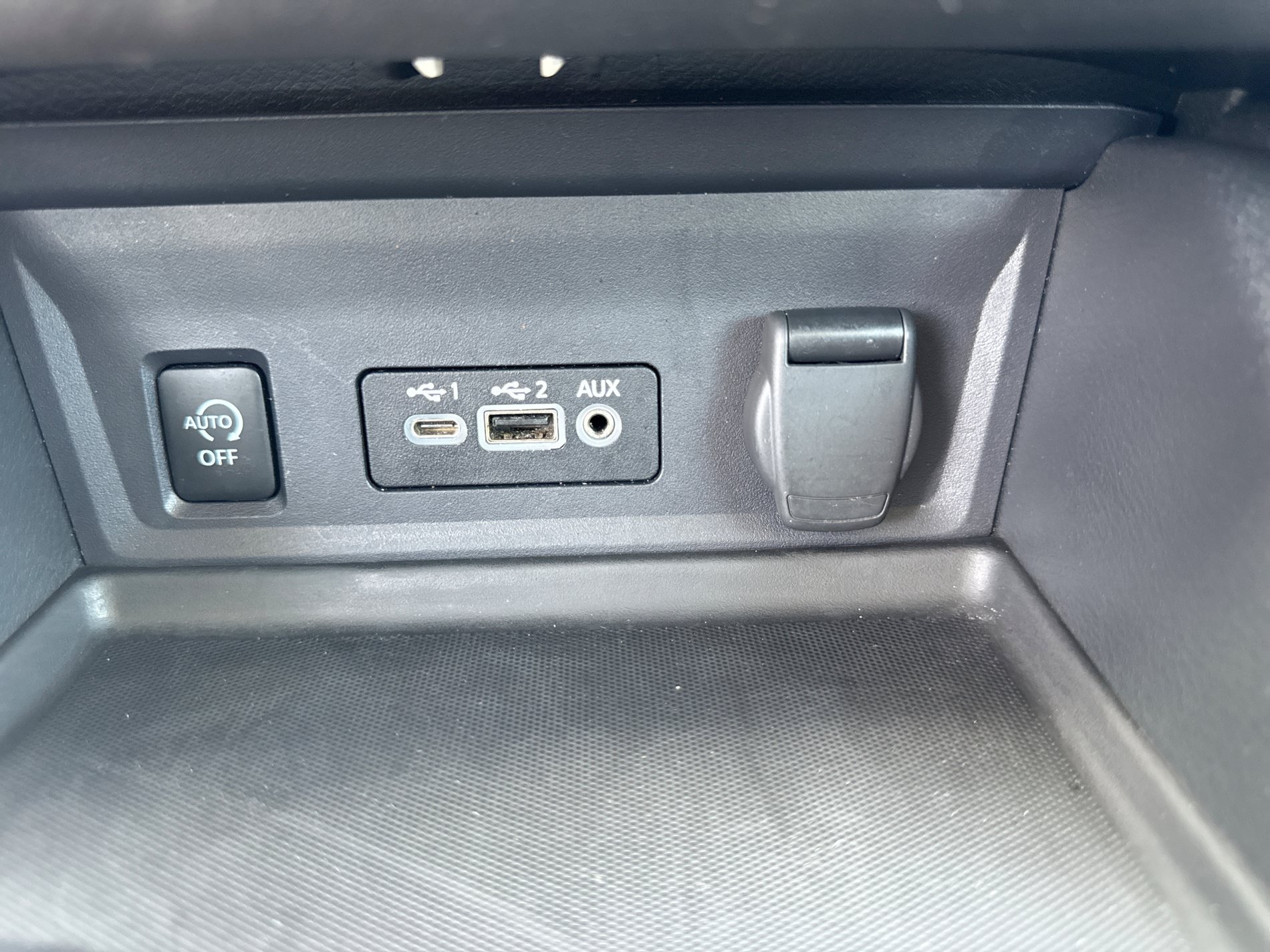 Used 2024 Nissan Sentra SV FWD image 22