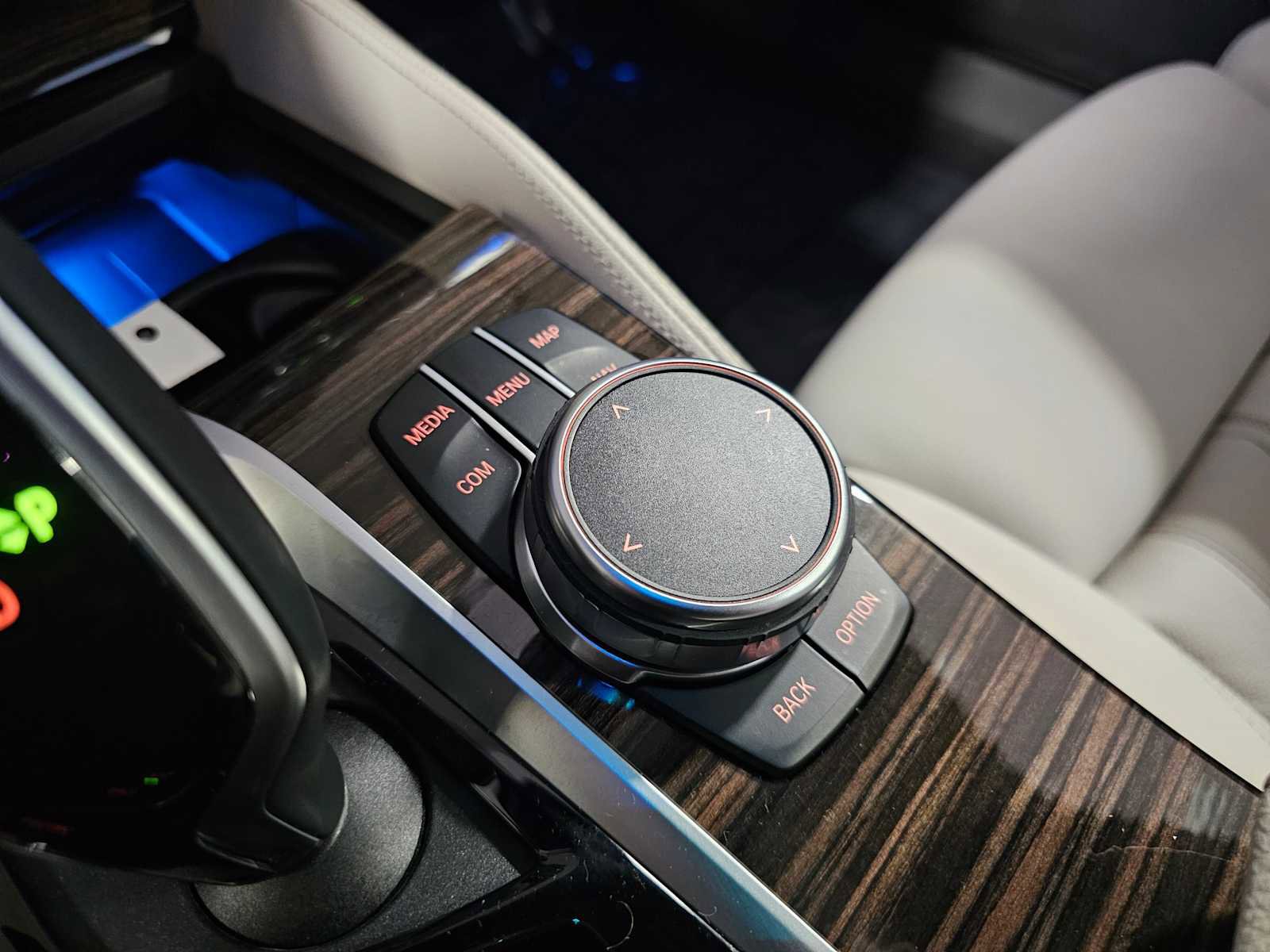 Used 2023 BMW 530e w/ M Sport Package image 27