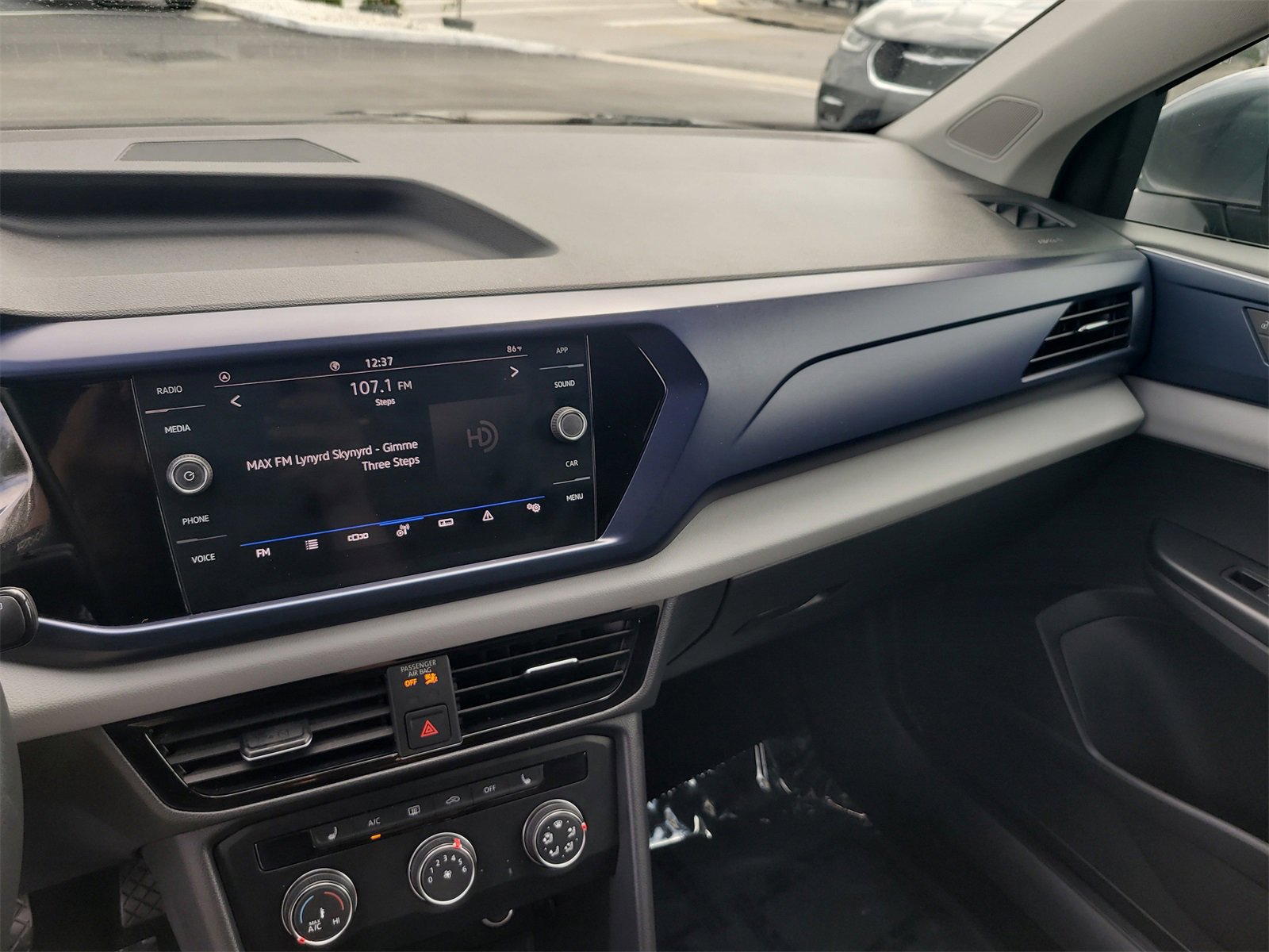 Used 2022 Volkswagen Taos SE image 20