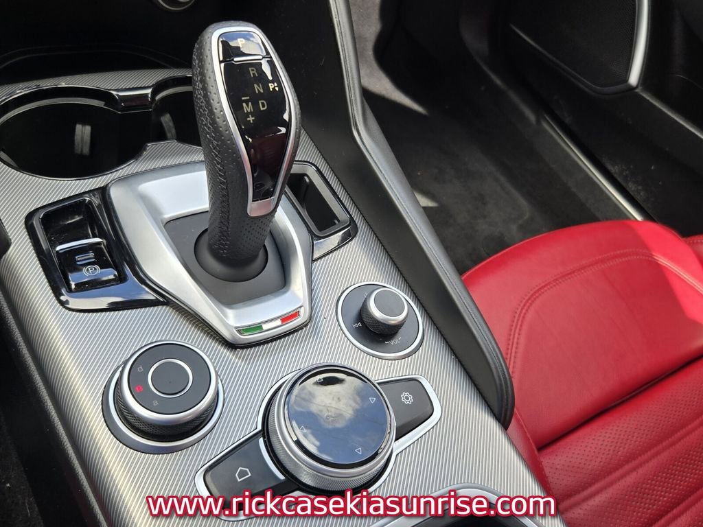 Used 2022 Alfa Romeo Giulia Veloce image 23