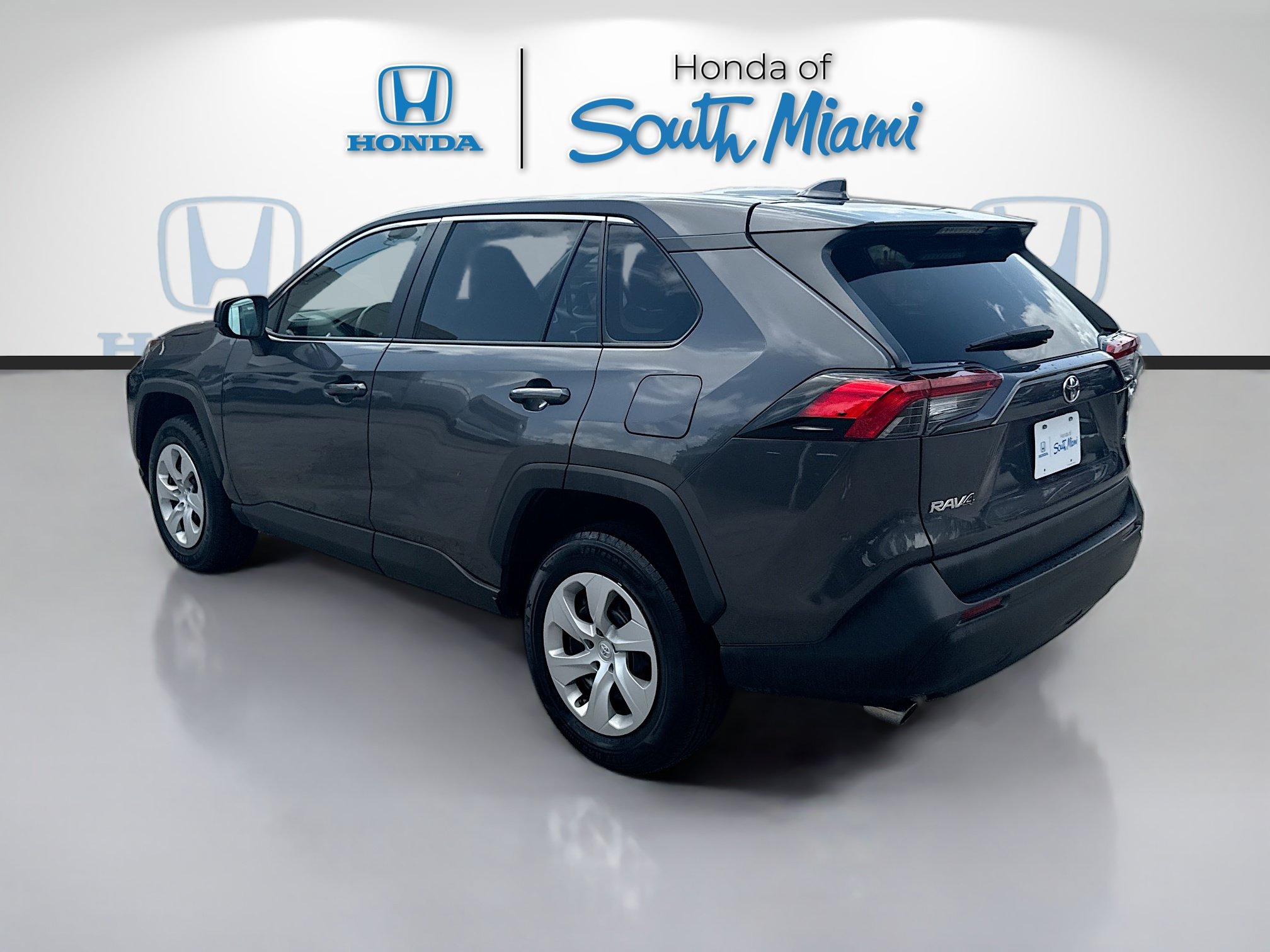 Used 2024 Toyota RAV4 LE FWD image 5