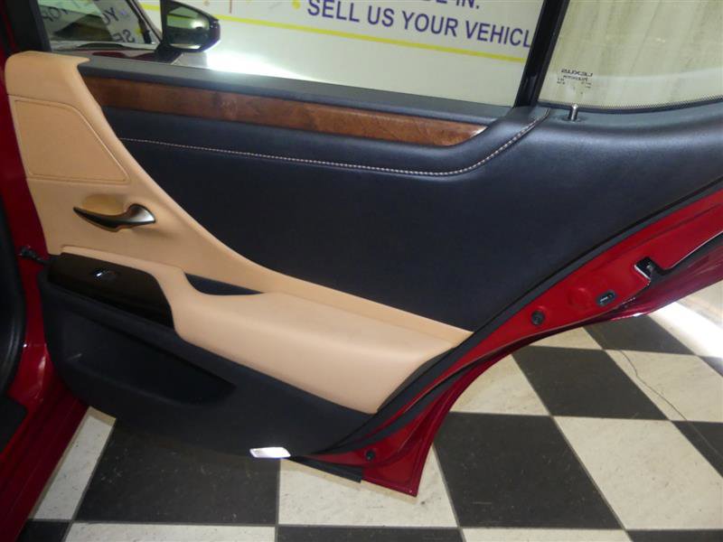 Used 2022 Lexus ES 300h w/ Premium Package image 27