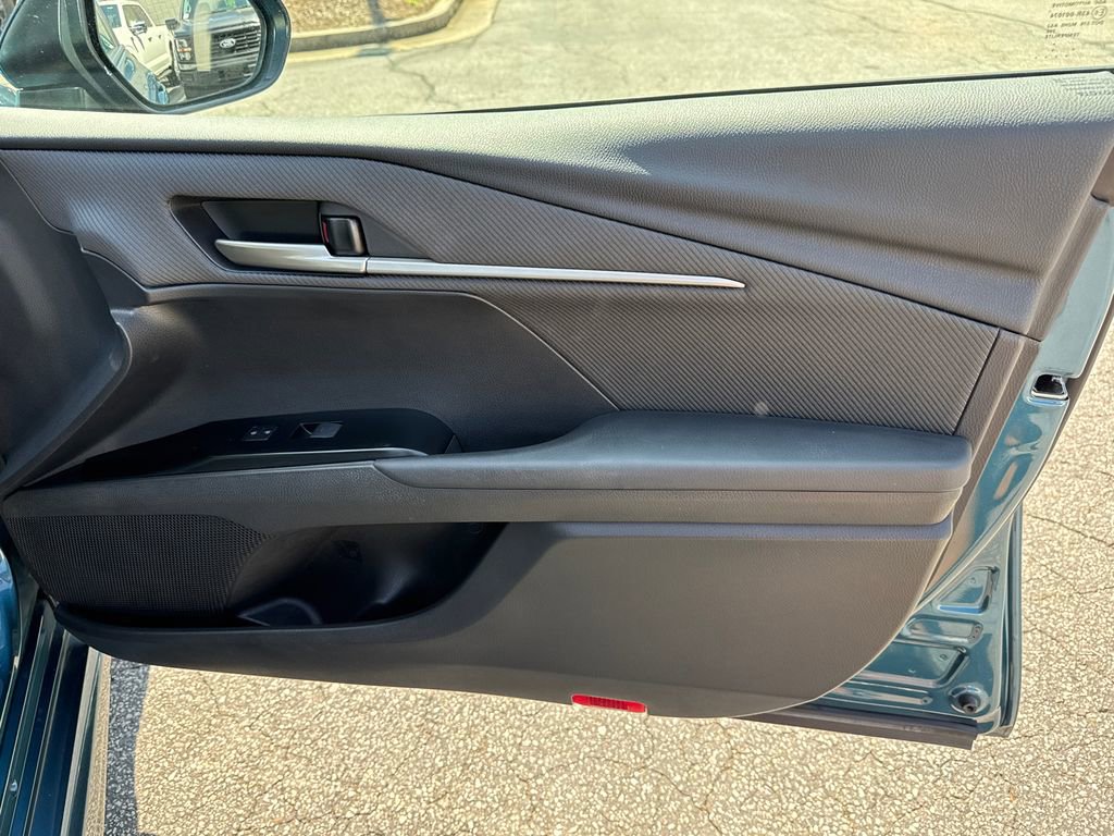 Used 2025 Toyota Camry SE image 14