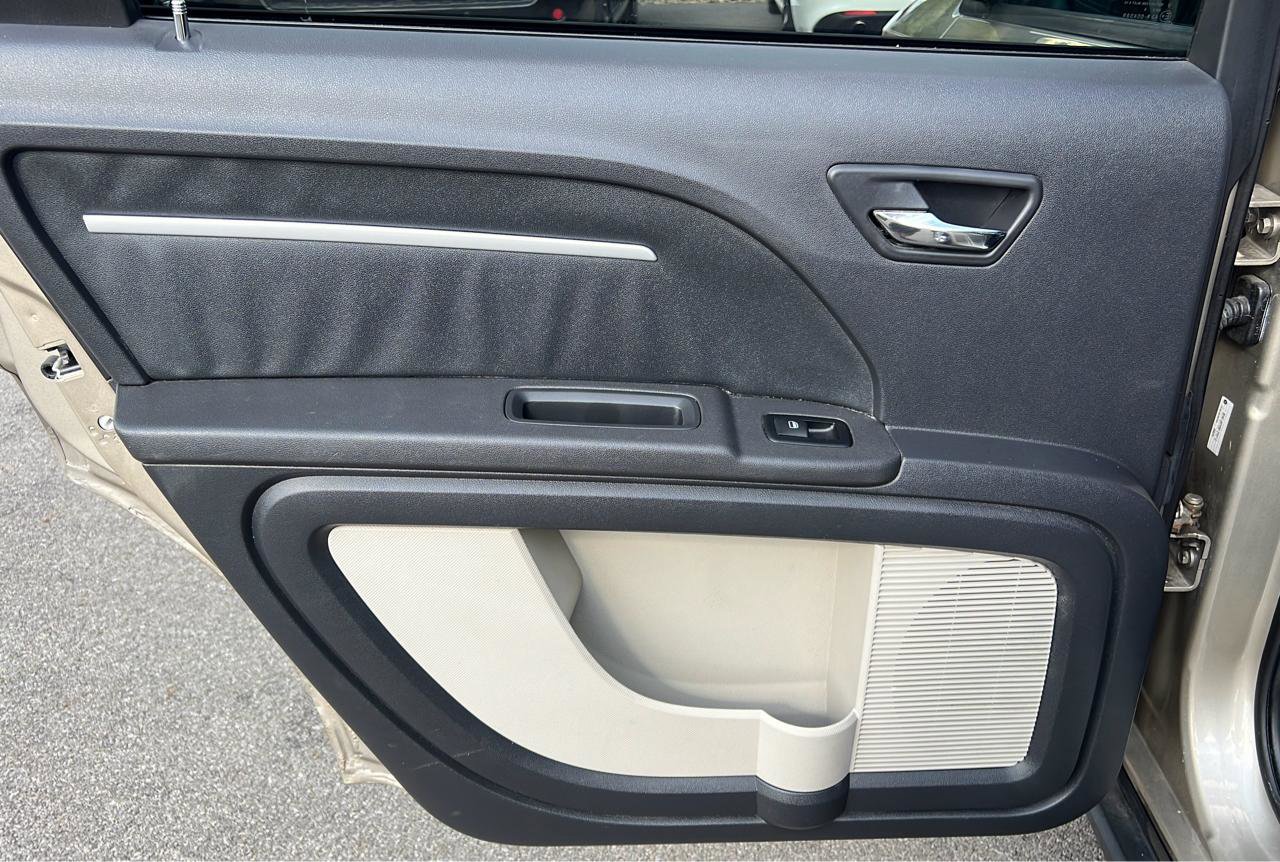 Used 2009 Dodge Journey SXT w/ Flexible Seating Group FWD image 12