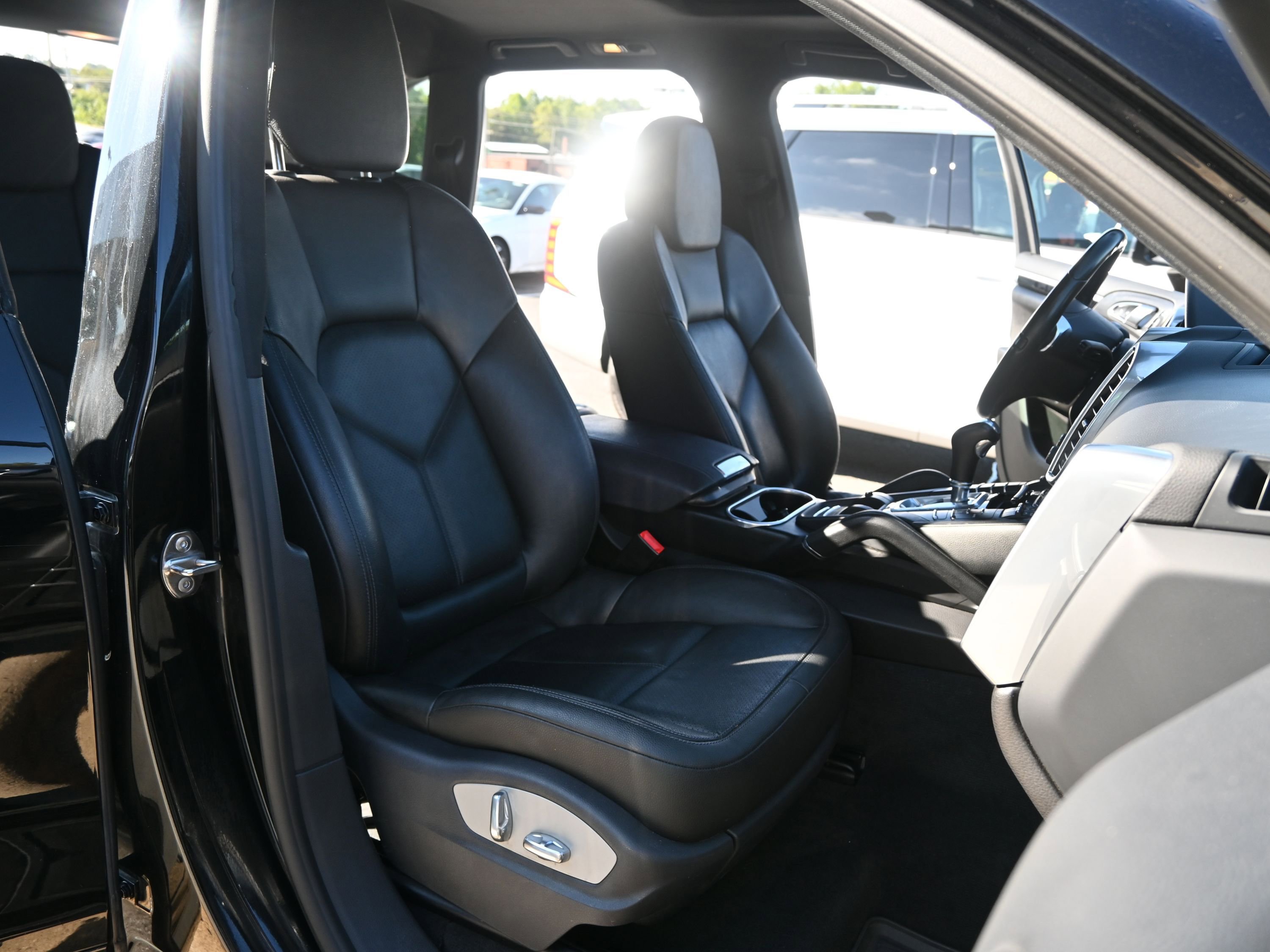 Used 2014 Porsche Cayenne image 25