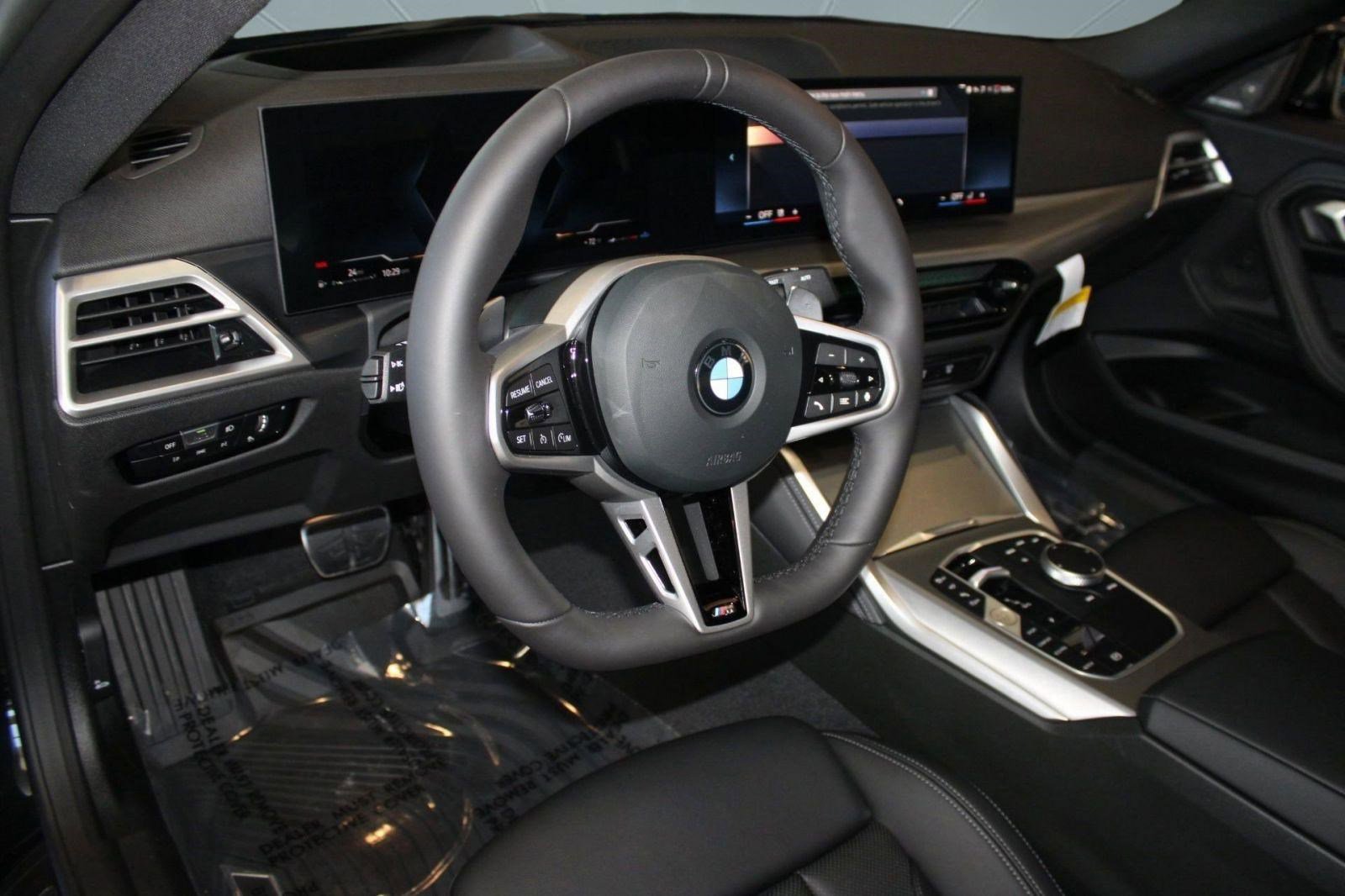 Used 2025 BMW 230i Coupe w/ M Sport Package RWD image 4