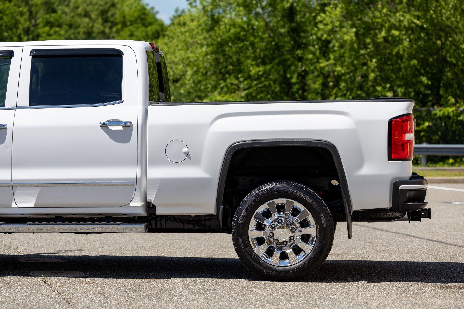 Used 2017 GMC Sierra 2500 Denali w/ Duramax Plus Package AWD/4WD image 9