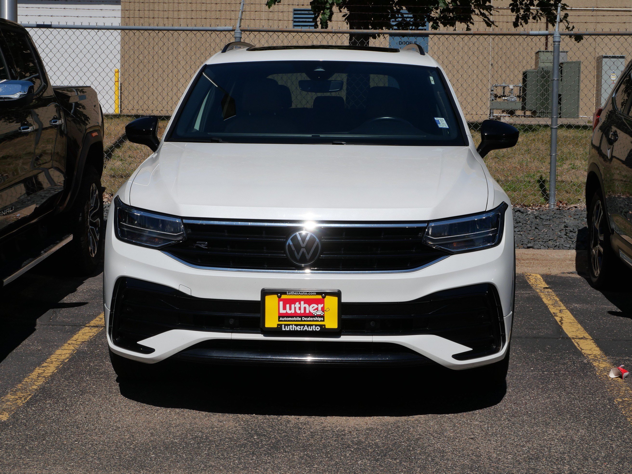 Used 2023 Volkswagen Tiguan SE R-Line AWD/4WD image 2