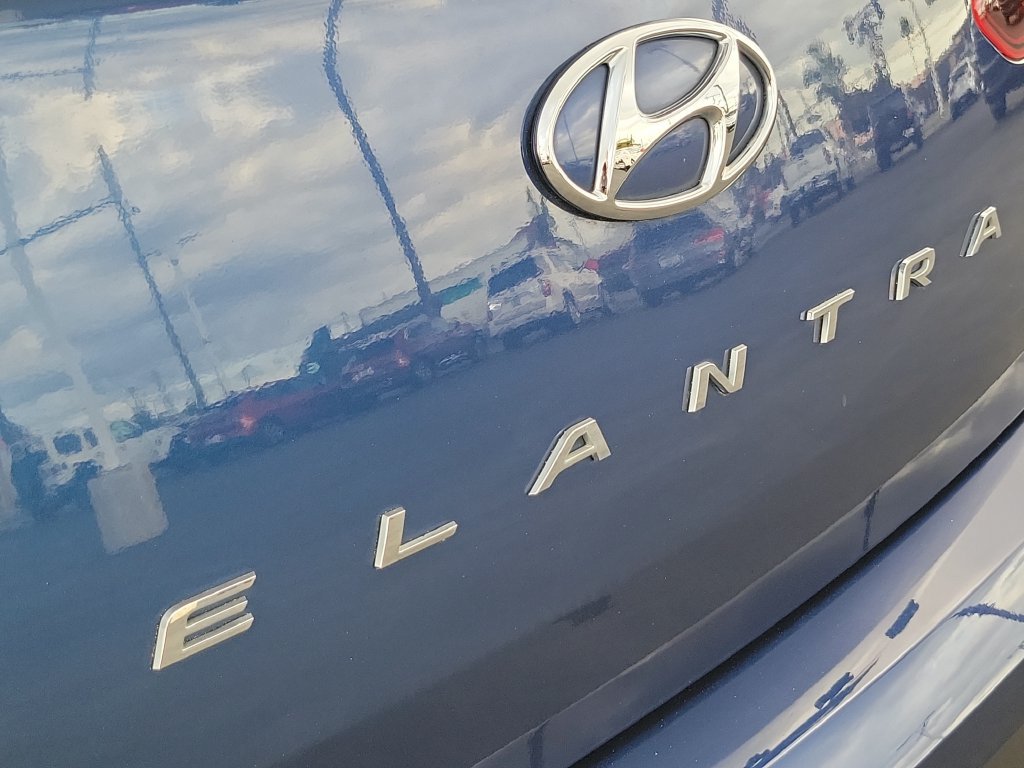Used 2020 Hyundai Elantra SE FWD image 25