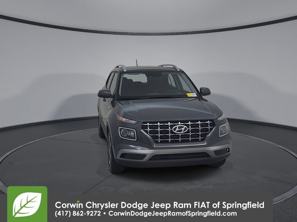 Used 2025 Hyundai Venue SEL FWD image 4