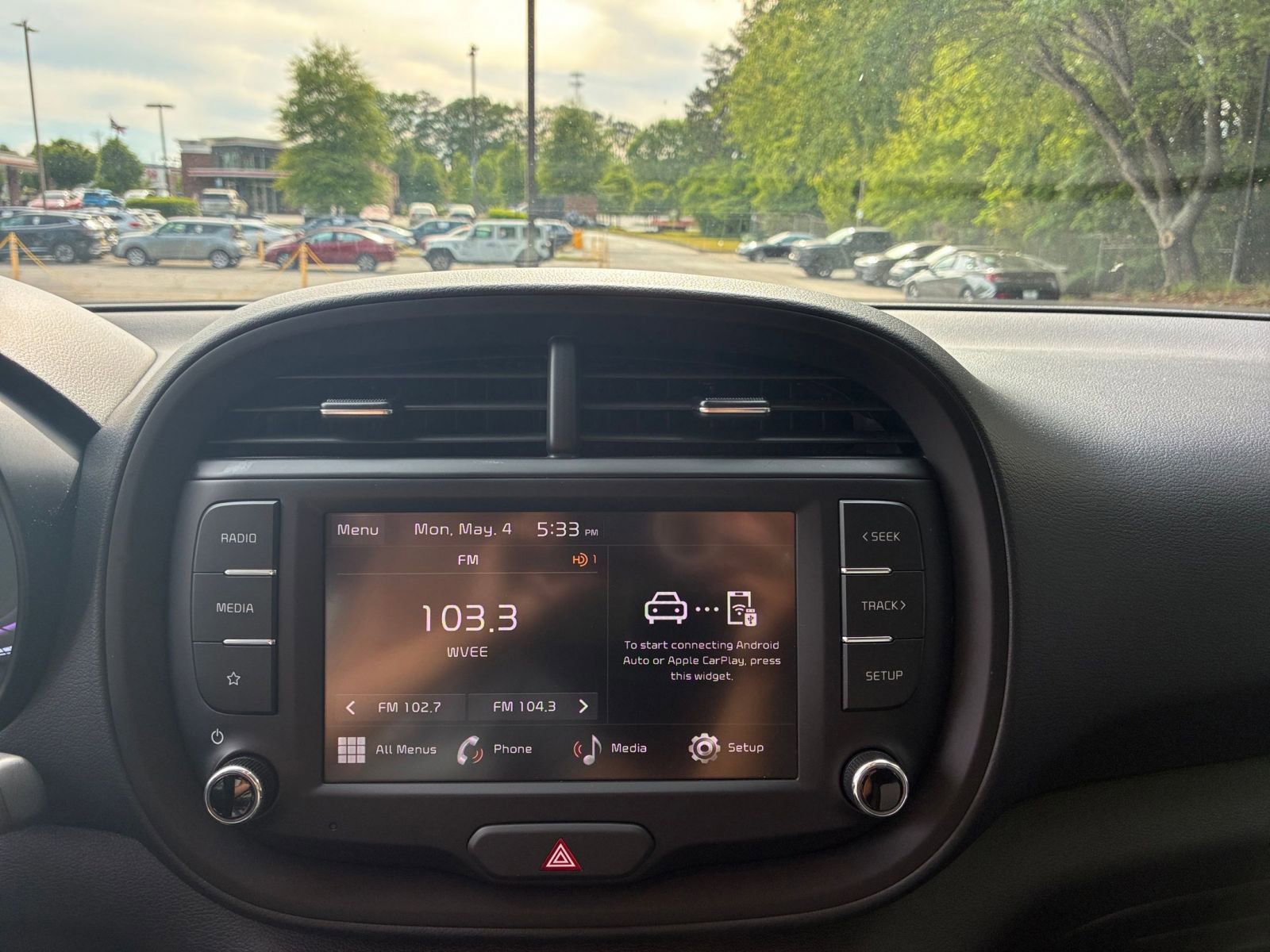 Used 2025 Kia Soul LX w/ LX Technology Package FWD image 18