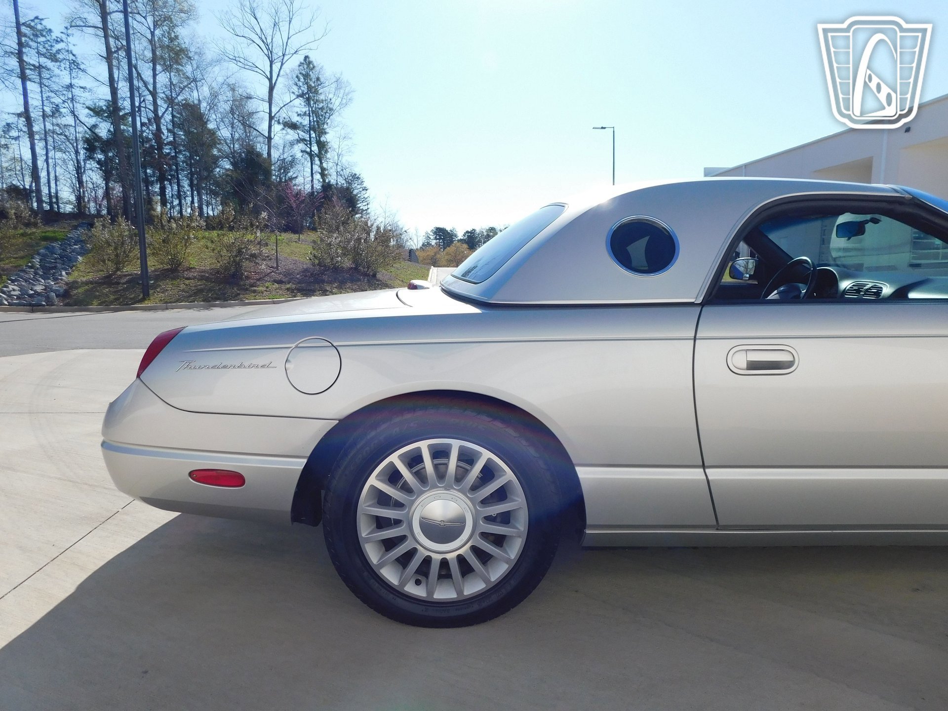 Used 2004 Ford Thunderbird image 28