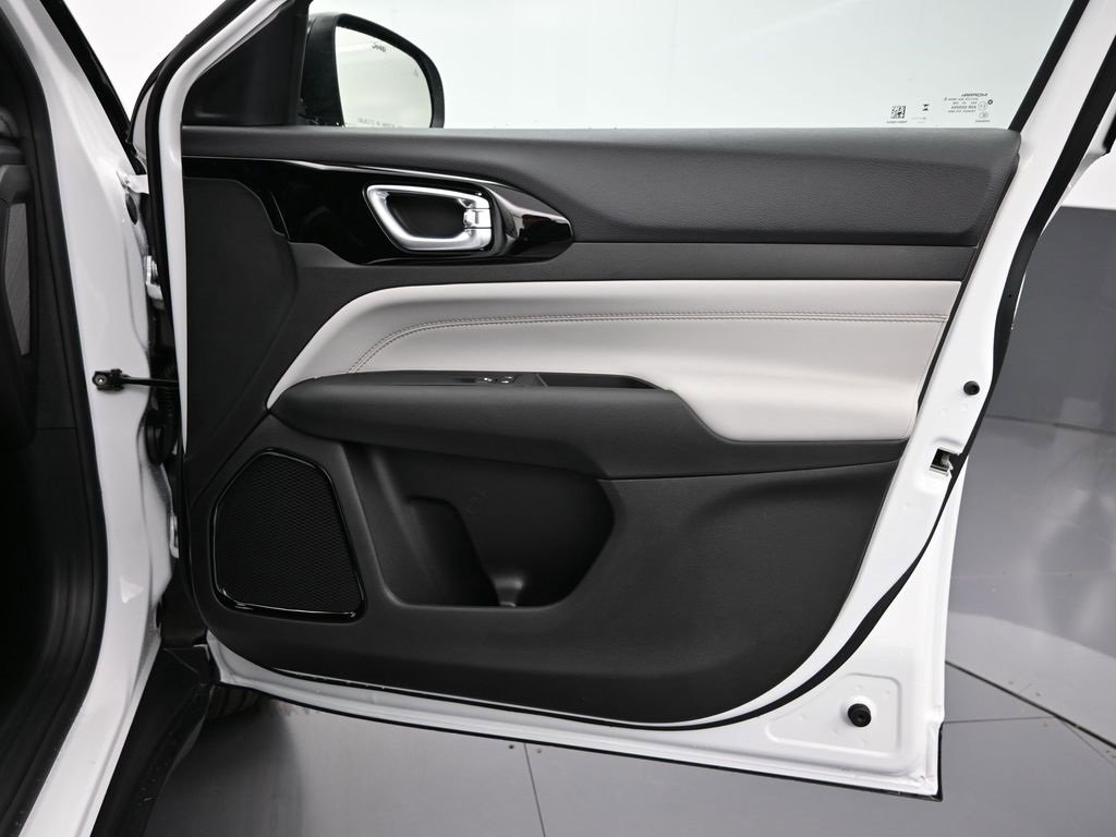 Certified 2025 Jeep Compass Limited image 18