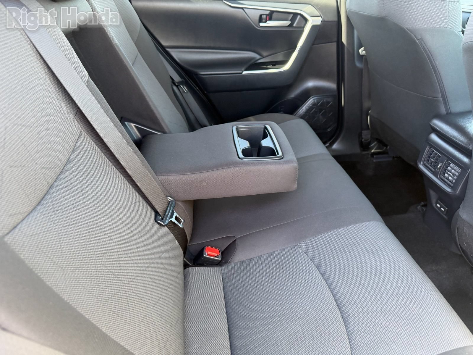 Used 2025 Toyota RAV4 XLE FWD image 14