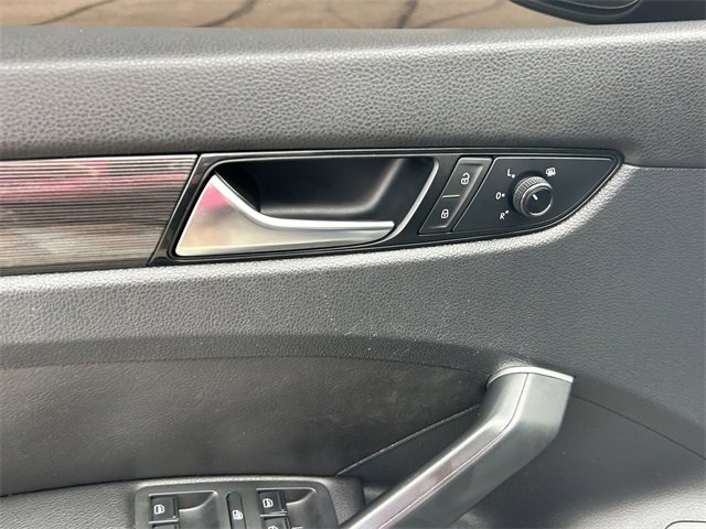 Used 2020 Volkswagen Passat 2.0T R-Line image 15