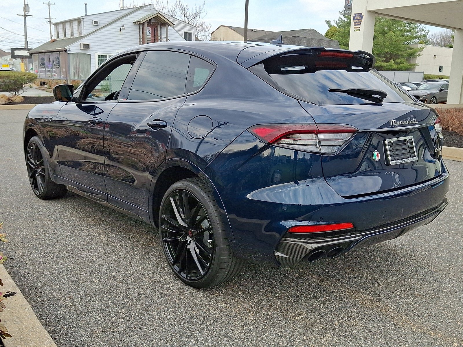 Used 2024 Maserati Levante Trofeo AWD/4WD image 7