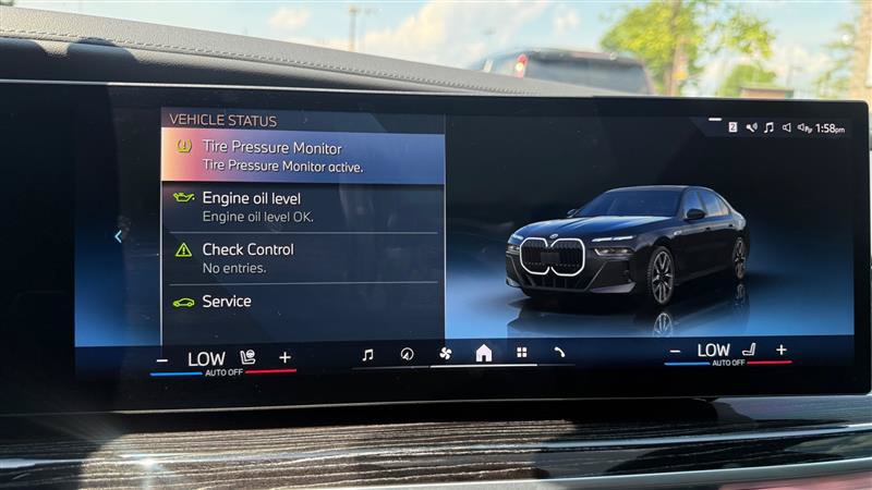 Used 2025 BMW 750e xDrive w/ Executive Package AWD/4WD image 39