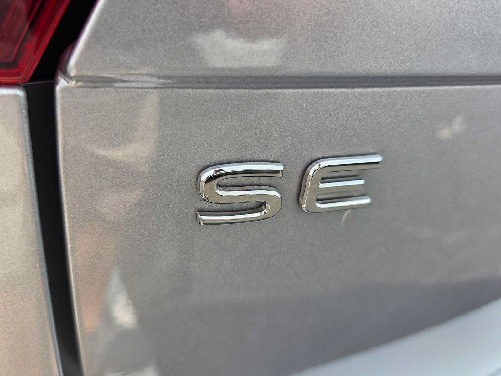 Used 2024 Volkswagen Tiguan SE R-Line FWD image 18